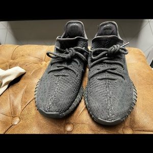 2019
Yeezy Boost 350 V2